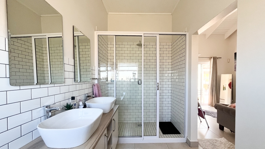 To Let 3 Bedroom Property for Rent in Langebaan Country Estate Western Cape